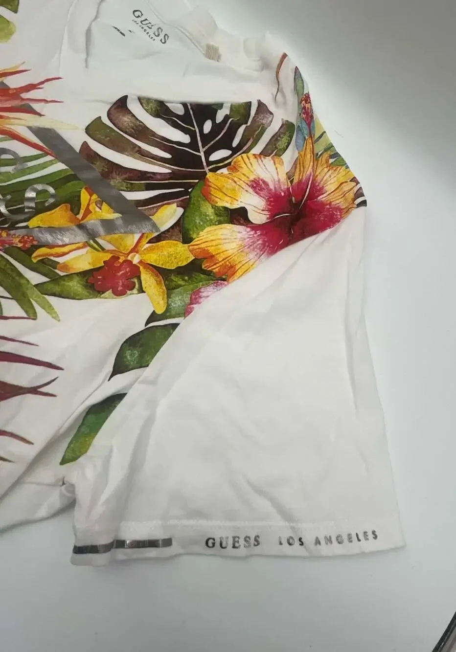 Guess Los Angeles V-Neck Tropical Floral Graphic T-Shirt Men’s fitted L - Picture 2 of 4